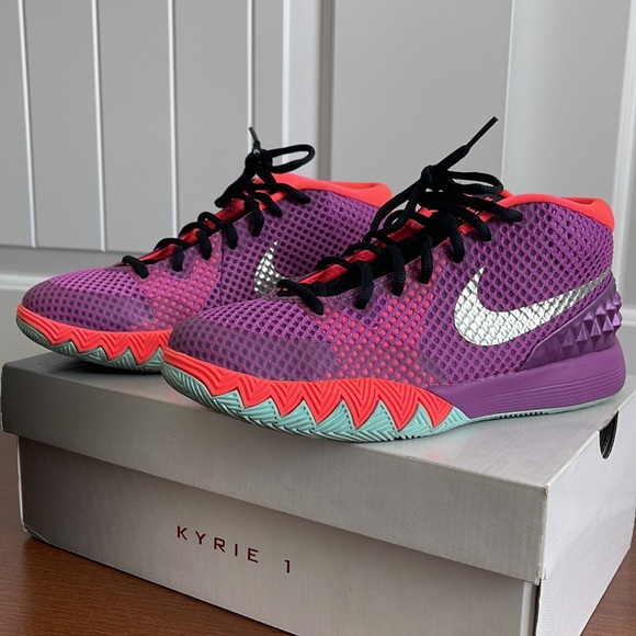 Kyrie Irving 1  'Easter' Edition - Picture 6 of 16